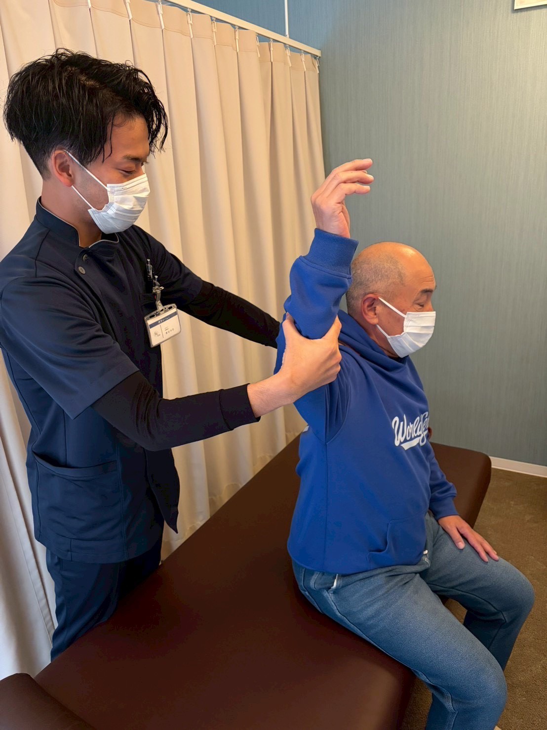 理学療法士によるリハビリテーションの様子